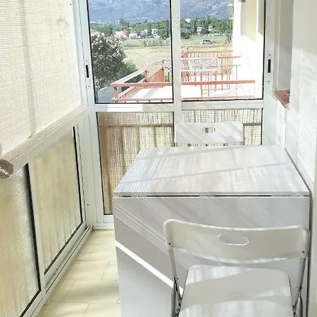 Appartement Lorena 18 *